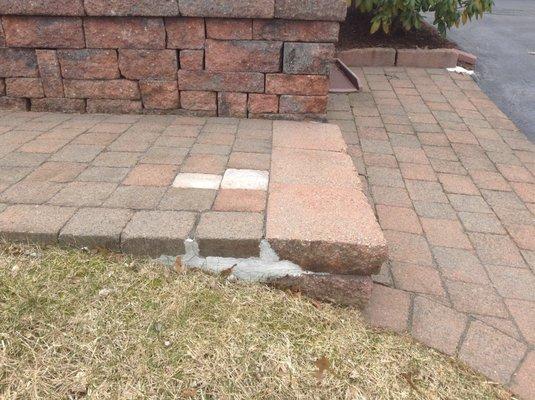 Floriano  smeared white cement on my walkway in several places and also removed the color from two bricks.  DO NOT USE THEM!