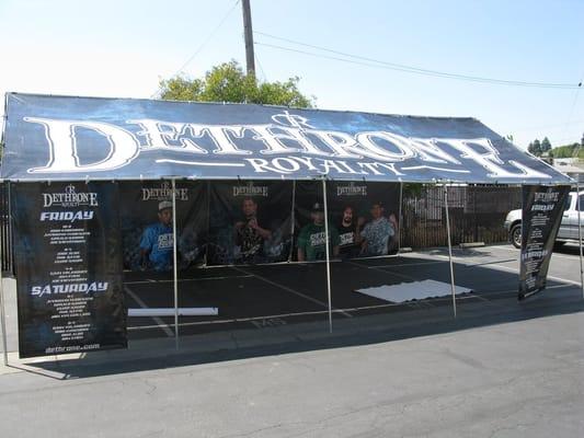 Dethrone autograph signing booth