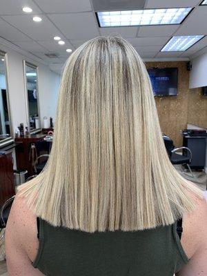 Highlights and a blunt cut for this sleek look!