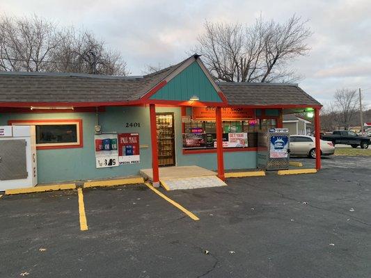 Exterior picture of convenience store