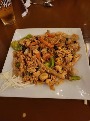 Drunken noodles with chicken.