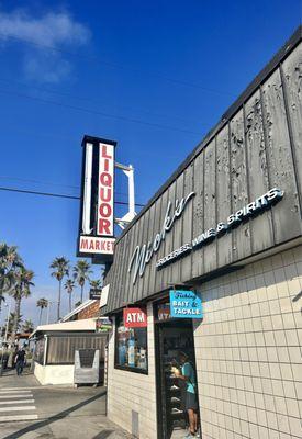 Outside! Mini Mart! Steps from Venice Beach & Pier!