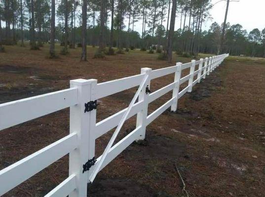 3 Rail White Vinyl Fencing