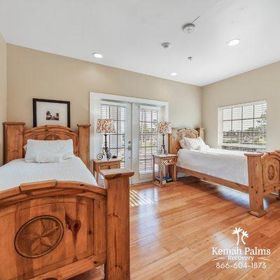 Kemah Palms Recovery Bedroom