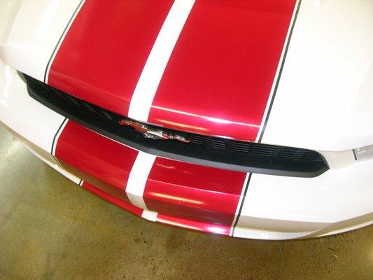 Rally stripes on a mustang