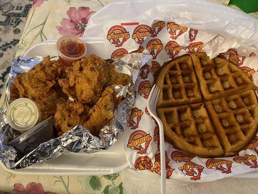 1. Randy's Best (3 Wings + Waffle)