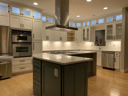 Green color  with White color Cabinet looks Luxury.