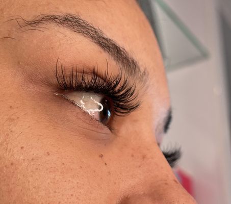 Hybrid Volume Lash Extensions