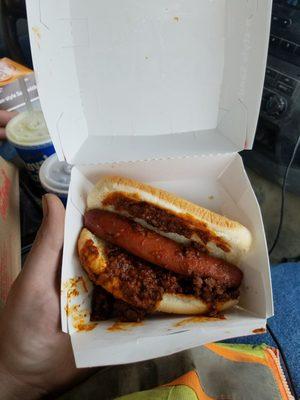 This is supposed to be a chili cheese dog more chili in the box then on the dog and no cheese