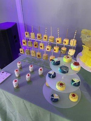 Cake table