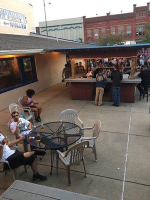 Smooth Outdoor Bar for LoVely ToLedo Summer Evenings...