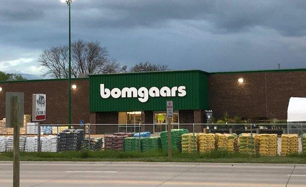 Bomgaars