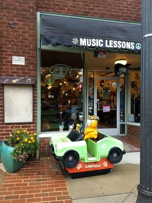 cruise up main street with Garfield