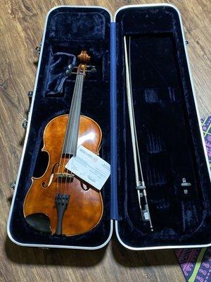 The first viola I got from them, amazing quality.