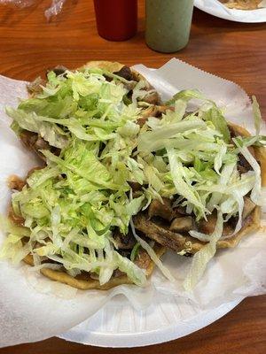 Sopes de lengua