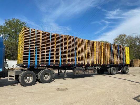 Flatbed Empty Pallets Shipment