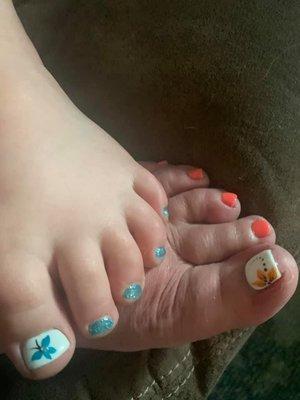 Flowers on big toes are orange. Asked for same color as small toes. She didn't care what I thought.....