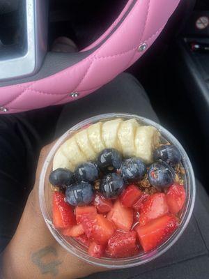 Go Go-Go-Goji Crunch bowl minus the goji berries add bananas sooo good