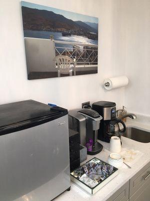 Great kitchen area in the waiting room, with coffee and treats!