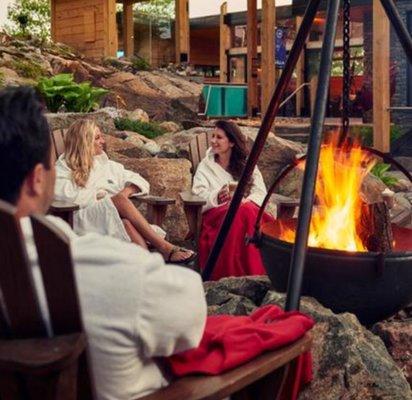 Make family memories in the backyard. The Cowboy Cauldron provides the perfect setting to gather and cook together.