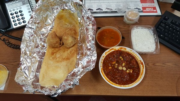 Masala dosa, chili paneer manchurian, punjabi samosa. Better than average. Sambar needed a lil more salt to taste also lil too runny.