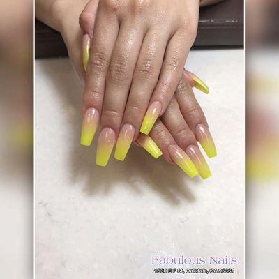 Looking for a nail design that transitions seamlessly? These flawless Ombre nails will give you that perfect gradient effect!