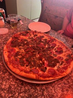 16" pizza with pepperoni and beef