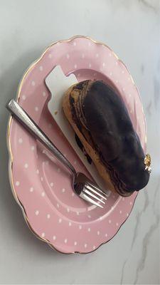 Chocolate eclair