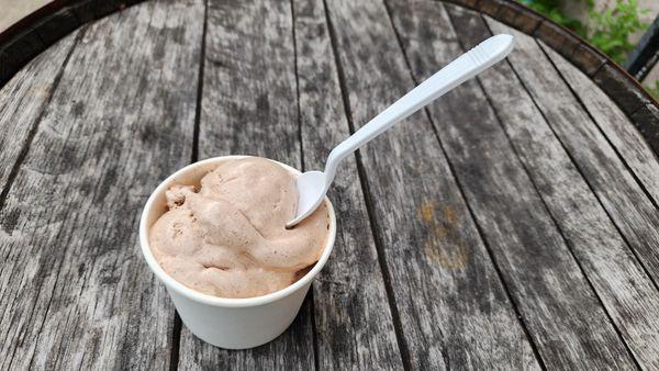 Rahm Haus Ice Cream inside Courtyard Brewery: Chocolate Salted Caramel Flavor