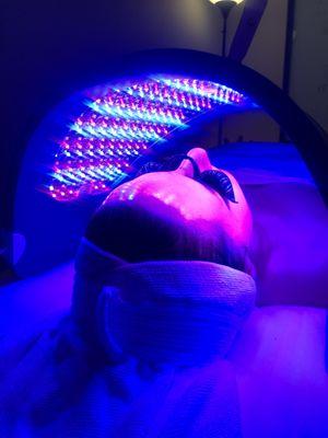 Collagen stimulating red light therapy