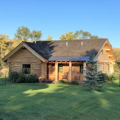 Log guest cabin