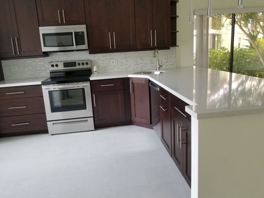 Kitchen Cabinet and Quartz Counter top Remodel