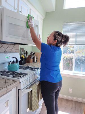 Personalized and deep housecleaning services 
free estimates