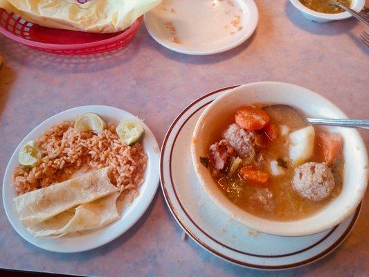 Albondigas with rice and tortilla