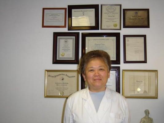 Dr. Shuang Chen, an experienced MD in China & Japan, a registered herbalist in the US. 