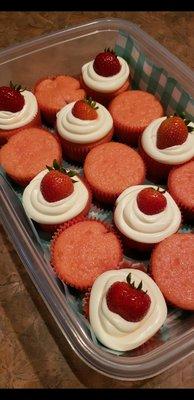 Strawberry Cupcake & Muffin Tray