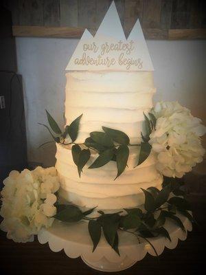 2 tier rustic, but elegant, wedding cake.