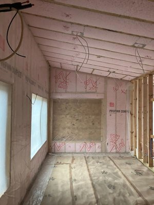 Blown-in fiberglass insulation