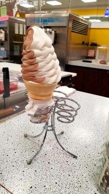 Awesome ice-cream cone holder!!!