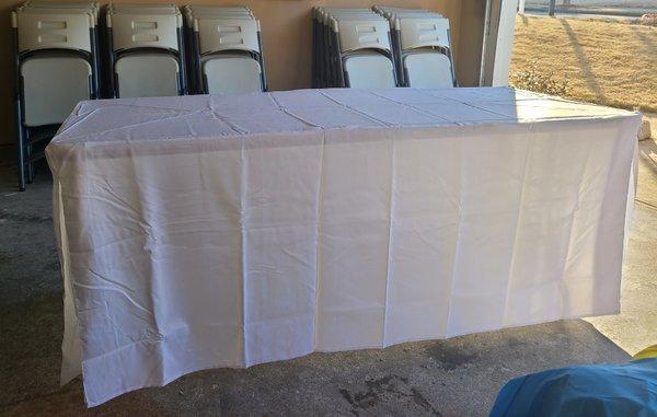 We rent table cloths in Snellville. We also rent table and chairs and bounce houses. Serving the Atlanta area