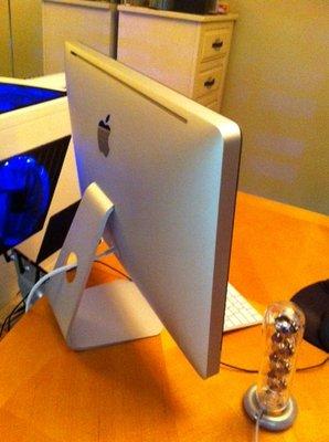 This was a 2007 24'' iMac. Sold.