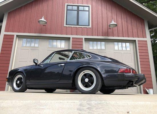 Fully restored 1975 Porsche 911