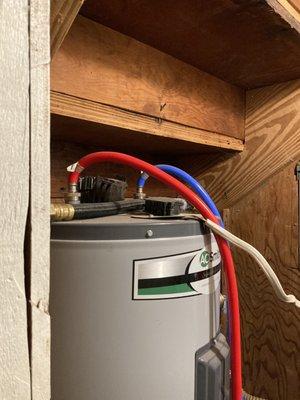 Replacing customer's water heater in Onalaska, Tx