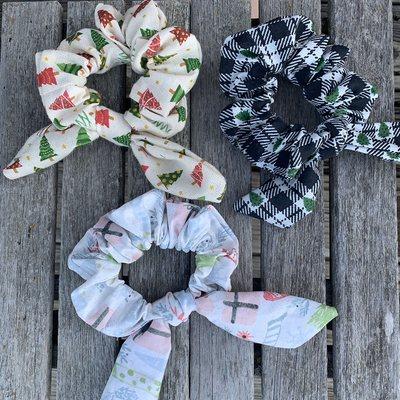 Holiday scrunchie set