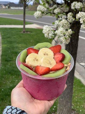 Small Golden Gate: Peaches weren't in season, so added strawberries! I added pitaya to the smoothie for my own liking. $9.25