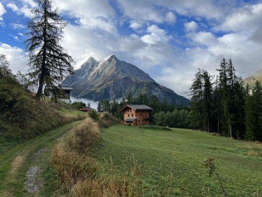 On the way from Les Haudères to Villa