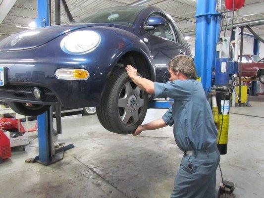 Checking Front End, Steering And Front Wheel Noise Is No Problem For Undercar Services