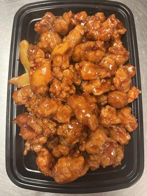 Spicy and sweet！orange chicken is the most popular dish tonight！