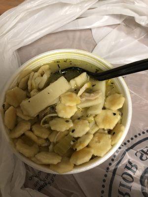 Chicken noodle soup w/ oyster crackers