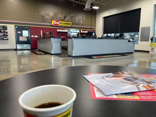 Very clean lobby and waiting area with complimentary coffee and popcorn!